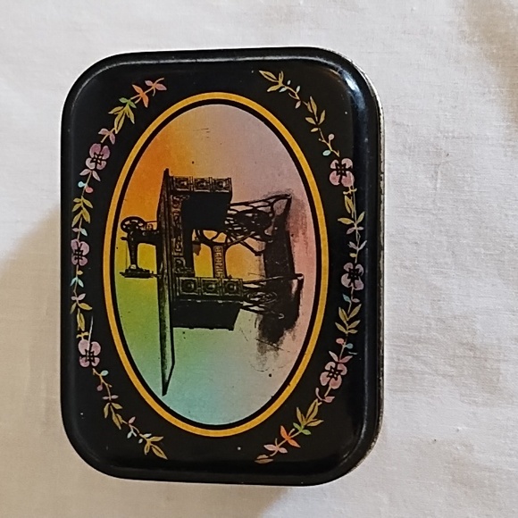 SINGER SEWING MACHINE VINTAGE TIN, EXCELLENT CONDITION - Picture 7 of 9